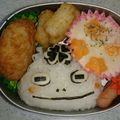 やすこっち☆'s cooksnap of when they made 簡単つちのこパンダ キャラ弁.
