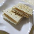 miyuki12's cooksnap of when they made 簡単すぎ煎餅orクラッカーのチーズサンド.