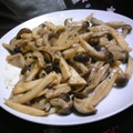J・0505's cooksnap of when they made きのこの和風ガーリックバターソテー☆.