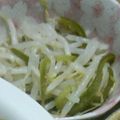 単！！'s cooksnap of when they made 給料日前に　節約　もやしとピーマンナムル.