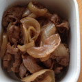 ♪♪カゲモエママ♪♪'s cooksnap of when they made 牛肉とタマネギのバター醤油炒め.