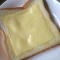 みみたすん's cooksnap of when they made マーガリンチーズトースト.
