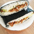 はっち犬's cooksnap of when they made 納豆とたまご焼きのおにぎらず.