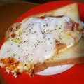 きゃんら's cooksnap of when they made 簡単朝ごはん♫目玉焼きピザ.