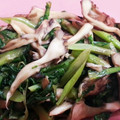 そさじに's cooksnap of when they made 春菊と舞茸のバター炒め.