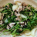 ゆっちょん1017's cooksnap of when they made 超絶簡単！豚肉と豆苗の塩こんぶ炒め.