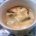 TodoMasami's cooksnap of when they made 玉ねぎ、ワカメ、油揚げの味噌汁.