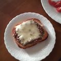 サーフブレイド's cooksnap of when they made 最速の納豆辛子付属のタレチーズトースト.
