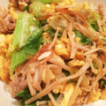 JonNatsumi's cooksnap of when they made 簡単レタスと卵と豚肉の中華炒め。.