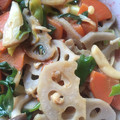 よこちよちこ's cooksnap of when they made コク旨♪レンコンと舞茸のオイマヨ炒め☆.