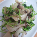 TeddySao's cooksnap of when they made きのこと豆苗のガーリック炒め♪.