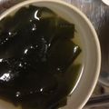 お気楽な嫁。's cooksnap of when they made もやしと若布の味噌汁.