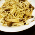 サトモユリア's cooksnap of when they made 5分で小鉢☆もやしとしめじの炒め物.