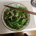 見習いお局's cooksnap of when they made 血液サラサラ春菊とタマネギのそばサラダ.