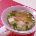 赤い電話's cooksnap of when they made 簡単♬豆腐とカニカマのスープ.