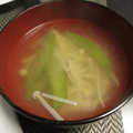 ☆Rokko☆'s cooksnap of when they made きぬさやとえのきと大根のみそ汁.