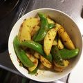 makalani14's cooksnap of when they made スナップえんどうとじゃがいも*カレー炒め.