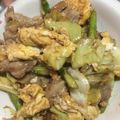 ゆーママぽん's cooksnap of when they made 親子ゴマドレ炒め　スナップえんどう入り.
