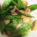 ♡ぷーさん♡'s cooksnap of when they made 簡単すぎるキヌサヤ炒め.