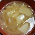 きょろ222's cooksnap of when they made 新たまねぎと新じゃがの味噌汁+バター.