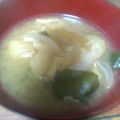 灯籠猫's cooksnap of when they made 玉ねぎ、ワカメ、油揚げの味噌汁.