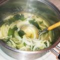 ＊アベリ＊'s cooksnap of when they made 春味♡新玉ねぎとわかめのみそ汁.