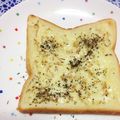 Hrnzm's cooksnap of when they made 朝食に！バジルが合う！チーズゴマトースト.