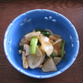 etiennue's cooksnap of when they made ちょっと中華風☆かぶと青梗菜のゴマ酢あえ.