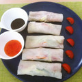 Yokchina's cooksnap of when they made 皮から手作り♫簡単♡生春巻き.