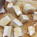 ちぇるる＊'s cooksnap of when they made 気分は欧州♪クリームチーズ&蜂蜜トースト.