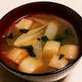 あつどん's cooksnap of when they made 新玉葱とお麩と若布の味噌汁.