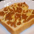 ジョングレ's cooksnap of when they made 肉味噌☆はちみつ☆マヨトースト.