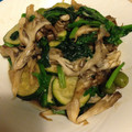 クックC18DJ9☆'s cooksnap of when they made ズッキーニとホウレンソウと舞茸の炒め物.