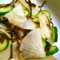 ミチュちゆ's cooksnap of when they made 大根ときゅうりの塩昆布和え.