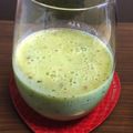 ♡YKitchen♡'s cooksnap of when they made ☆ バナナ リンゴ グリン スムージー.