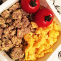 まーんだ's cooksnap of when they made 塩鮭・炒り卵・豆の三色丼.