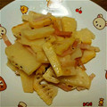 ☆にゃごみん☆'s cooksnap of when they made 粉チーズ香る♪筍とベーコンのにんにく炒め.