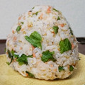 まやしゅうまま's cooksnap of when they made シャケとしらすと大葉のおにぎり.
