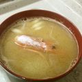 yuli1223's cooksnap of when they made ♡海老の頭のお味噌汁♡.