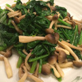 ゆひか's cooksnap of when they made ほうれんそうとシメジのバターしょうゆ炒め.