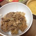 のんすけこぶたちゃん's cooksnap of when they made 簡単即席牛コマ肉と玉ねぎで作る牛丼.