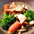 ぺっぺぺ72's cooksnap of when they made レンジで簡単☆キノコとウインナーの煮物.