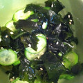 KSTake's cooksnap of when they made 簡単♪キュウリとワカメの酢の物♥.