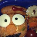 かす☆'s cooksnap of when they made エルモとクッキーモンスターの簡単キャラ弁.