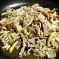 arinao-family's cooksnap of when they made 簡単豚肉しめじ炒め.