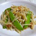 nasubeam's cooksnap of when they made もやし&絹さやのピリ辛オイスター炒め.