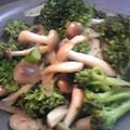 hinaたん's cooksnap of when they made 簡単ブロッコリーとしめじのバタぽん炒め.