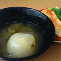 ともすぬ's cooksnap of when they made 簡単まるごと！たまねぎのコンソメスープ.