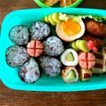 bonni0211's cooksnap of when they made ☆幼稚園弁当☆お花おにぎり.
