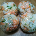 とっとっとまとちゃん's cooksnap of when they made おにぎり✿鮭と青のり.